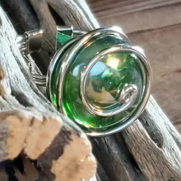 Handcrafted Edgy Green Luster Silver Spiral Luster Glass Bauble Ring - Picture 6 of 10